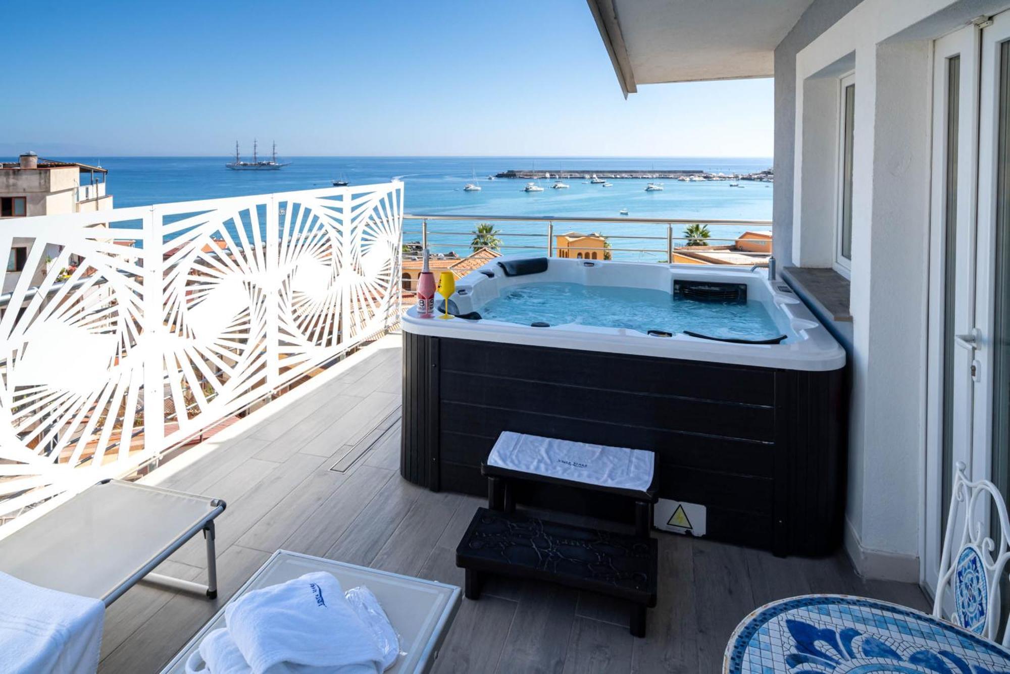 Vista Mare Apartments Giardini Naxos Værelse billede
