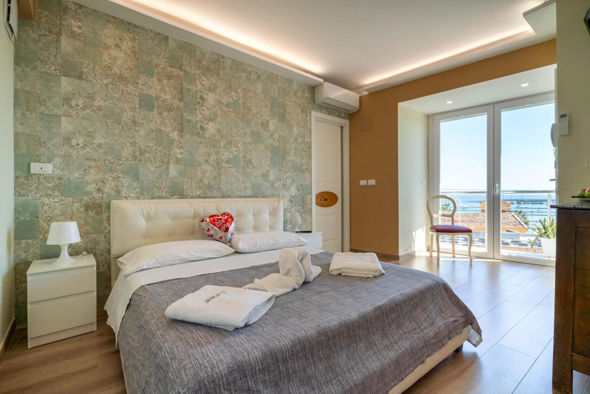 Vista Mare Apartments Giardini Naxos Eksteriør billede
